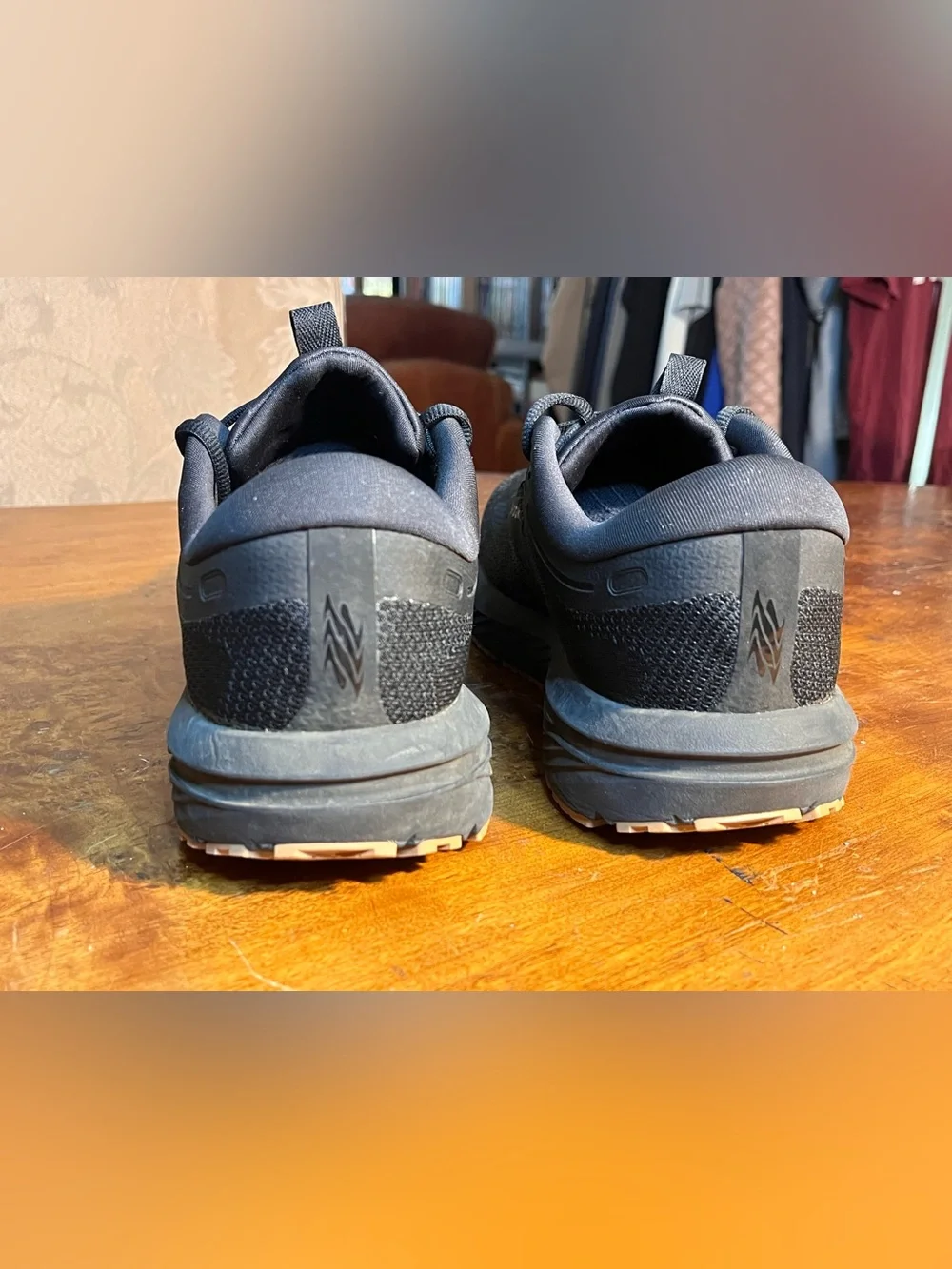 Brooks Black Mesh Running Sneakers Cushioned Mesh Upper